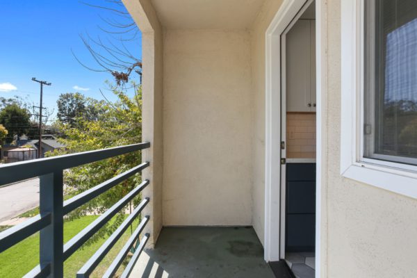 Updated 2 bedroom condo 2 blocks to the heart of South Pasadena