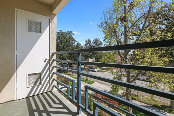 Updated 2 bedroom condo 2 blocks to the heart of South Pasadena