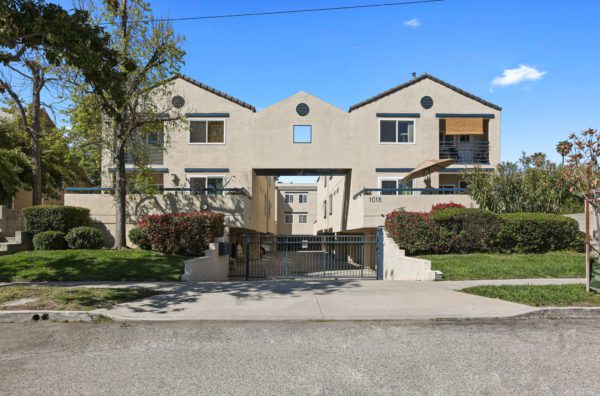 Updated 2 bedroom condo 2 blocks to the heart of South Pasadena