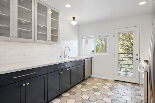 Updated 2 bedroom condo 2 blocks to the heart of South Pasadena