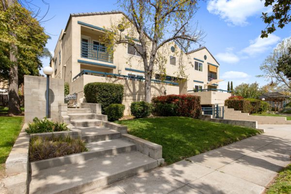 Updated 2 bedroom condo 2 blocks to the heart of South Pasadena