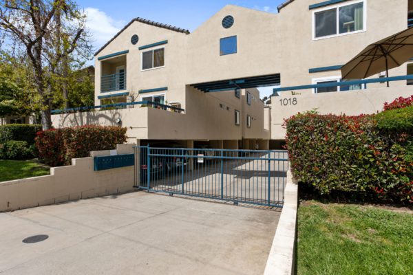 Updated 2 bedroom condo 2 blocks to the heart of South Pasadena