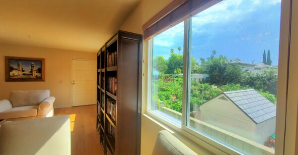 Updated 2 bedroom condo 2 blocks to the heart of South Pasadena